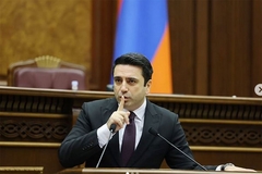 Predsjednik parlamenta pljunuo pješaka, traže hitnu ostavku