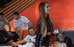Potrošio više od 500 evra: Nepoznati muškarac OKUPAO PJEVAČICU U PARAMA
