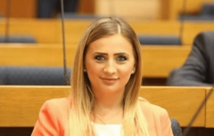 SMIJENJENA DORIĆEVA Nastavljena "sječa" kadrova SPS