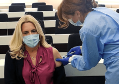 "ŽELIM DA OHRABRIM GRAĐANE" Cvijanovićeva primila vakcinu protiv korona virusa