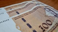 Političari u vrhu, obični smrtnici rade za siću: Objavljeni podaci o godišnjim zaradama u RS