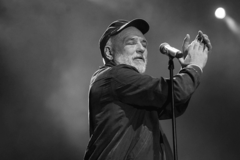 BOGATA BIOGRAFIJA ĐORĐA BALAŠEVIĆA Karijeru je počeo u srednjoškolskom bendu, a proslavio se pjesmom “U razdeljak te ljubim”