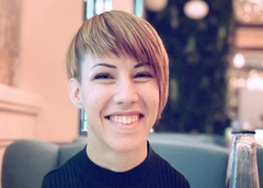 Jednom nogom okreće volan, a drugom pritiska papučice: Djevojka sa krilima položila vozački iz prve