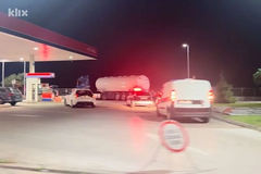 Naoružani muškarac bježi od policije u Tuzli,u toku velika potjera (VIDEO)