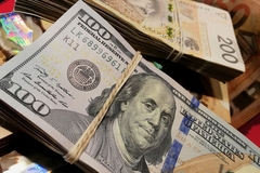 Dolar oštro pao, sad vrijedi manje od evra