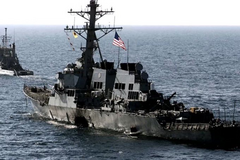 Huti gađali američki razarač