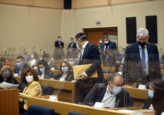 POSLANICI GLASALI Usvojen drugi rebalans budžeta i set zakona za rasterećenje privrede