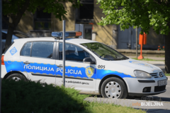 Prijetio supružnicima da će ih isjeći kosijerom