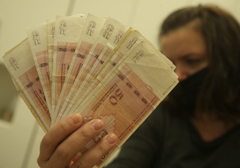 SVAKOM RADNIKU DO 40 KM: Uskoro još jedan rast plata, Vlada RS već napravila plan za povećanje zarada