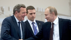 Putin se sastao sa Šrederom u Moskvi