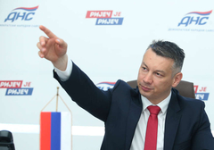 "Institucije BiH u Sarajevu imaju više činovnika nego cijela nekadašnja SFRJ" Nešić o budžetu i zapošljavanju partijskih poslušnika