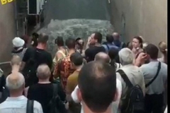 Obilne padavine u Kijevu, metroom teku rijeke