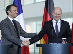 Šolc i Makron žele da razgovaraju s Putinom – ali čekaju „pravi trenutak“