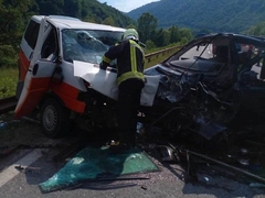 U sudaru dva kombija kod Zenice povrijeđeno više osoba