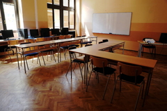 KRALA NOVAC IZ ŠKOLE: Sredstva sa školskog i đačkog računa prenosila na svoj privatni 