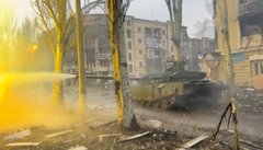 Objavljen je snimak predaje ukrajinskih vojnika ruskim vojnicima  u oblasti Harkov /VIDEO/