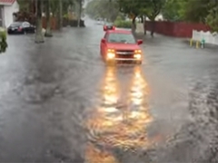 Vanredno stanje na Floridi: Kuće i automobili pod vodom, prijete jače poplave