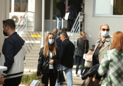 UPOZORENJE IZ VLADE Opštine i gradovi u Srpskoj MORAJU DA POJAČAJU epidemiološke mjere