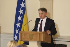Komšić: Merkel još jednom podržala politiku Vučića