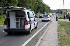 Silovit sudar auta i kombija: Jedno poginulo, 10 prevezeno u bolnicu