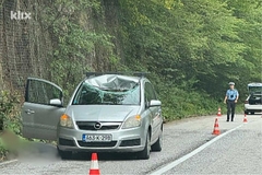 Odronila se stijena na putu kod Foče i pogodila automobil, poginuo suvozač iz Sarajeva
