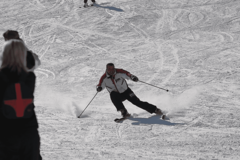 NOVOGODIŠNJE SKIJANJE NA STAZI POLJICE Neobičan, ali za ljubitelje skijanja lijep dočekNOVOGODIŠNJE SKIJANJE NA STAZI POLJICE Neobičan, ali za ljubitelje skijanja lijep doček