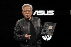 Ludilo za šefom Nvidije: Žene traže autogram na grudnjaku, muškarci stoje u redovima