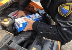 KOMBI PREUREĐEN ZA KRIJUMČARENJE Zaplijenjene cigarete vrijednosti 41.050 MARAKA