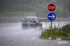 I DANAS VRUĆE I SPARNO Temperatura do 38 stepeni, uveče pljuskovi sa grmljavinom, moguće lokalne nepogode