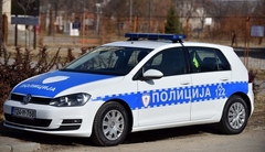 Filmska potjera: Napao dvije osobe u lokalu, jurile ga tri patrole, povrijeđen policajac