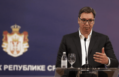 Vučić dijeli odlikovanja zaslužnim u borbi protiv kovida 19