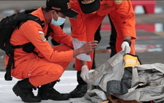 Posmrtni ostaci pronađeni i izvučeni sa mjesta nesreće pada aviona u Indoneziji