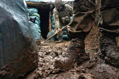 The Wall Street Journal : Ukrajinski vojnici  su na prvoj liniji 10-15 dana,a za to vrijeme ponekad ostanu bez hrane, vode i lijekova