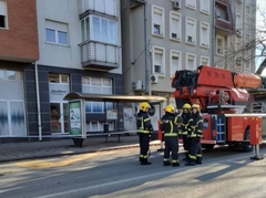 DRAMA SE NASTAVLJA Poznati jutjuber prijeti da će skočiti sa terase, sve prenosi uživo na Tik Toku