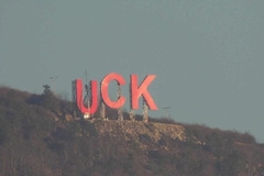 Iznad Kosovske Mitrovice osvanuo znak "UČK"