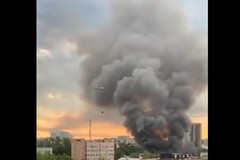 Veliki požar u industrijskom objektu u Moskvi: Gori oko 4.000 kvadrata (VIDEO)