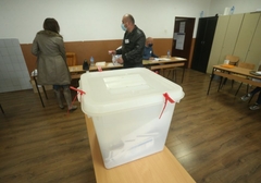 "Stati u kraj UCJENAMA MALIH STRANAKA" Šta bi nam donijelo uvođenje dvokružnog izbornog sistema u BiH