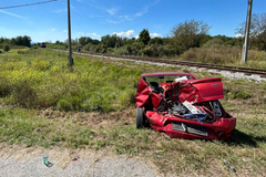 Voz naletio na auto, dvije djevojke čudom preživjele