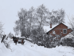 PET SATI SE KRIO U ŠUMI Ubica je poslije krvavog pira pobjegao u rodno selo i tamo SEBI PRESUDIO