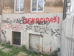 Grafit "genocidaši" u blizini Ambasade Srbije u Sarajevu