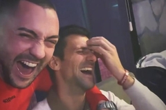 CRNOGORSKI KOMIČAR ZAGRLIO NOVAKA I ISPRIČAO VIC O NADALU I FEDERERU:Đoković pao od smijeha! /VIDEO/