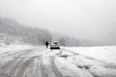 Otežan saobraćaj u višim krajevima i na prevojima