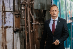 Ministar spoljnih poslova Mađarske donosi 40.000 PCR testova za BiH