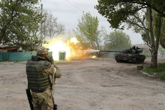 UŽIVO /VIDEO/Uprkos protestima ruše spomenik;Uništen raketni sistem S-300 ;Ukrajinska vojska: Rusi napreduju na istoku, pojačali su napade;