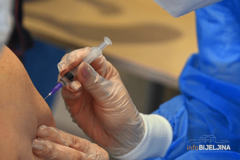 Doktorka vakcinisala više osoba istim špricom