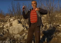 U krš po zmije ide bos: Drago lovi otrovnice od djetinjstva