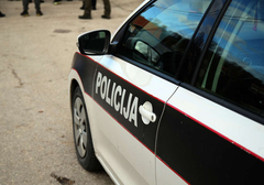 Eksplozivna naprava bačena na kafić
