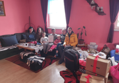 Godinama žive BEZ STRUJE: Samohranoj majci sedmoro djece iz Vlasenice potrebna pomoć