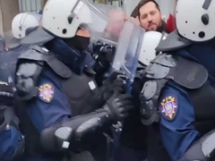 Guranje opozicije i policije eskaliralo u Novom Sadu (VIDEO)