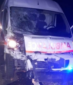 Težak udes u Brčkom, sanitet se zabio u traktor (FOTO)